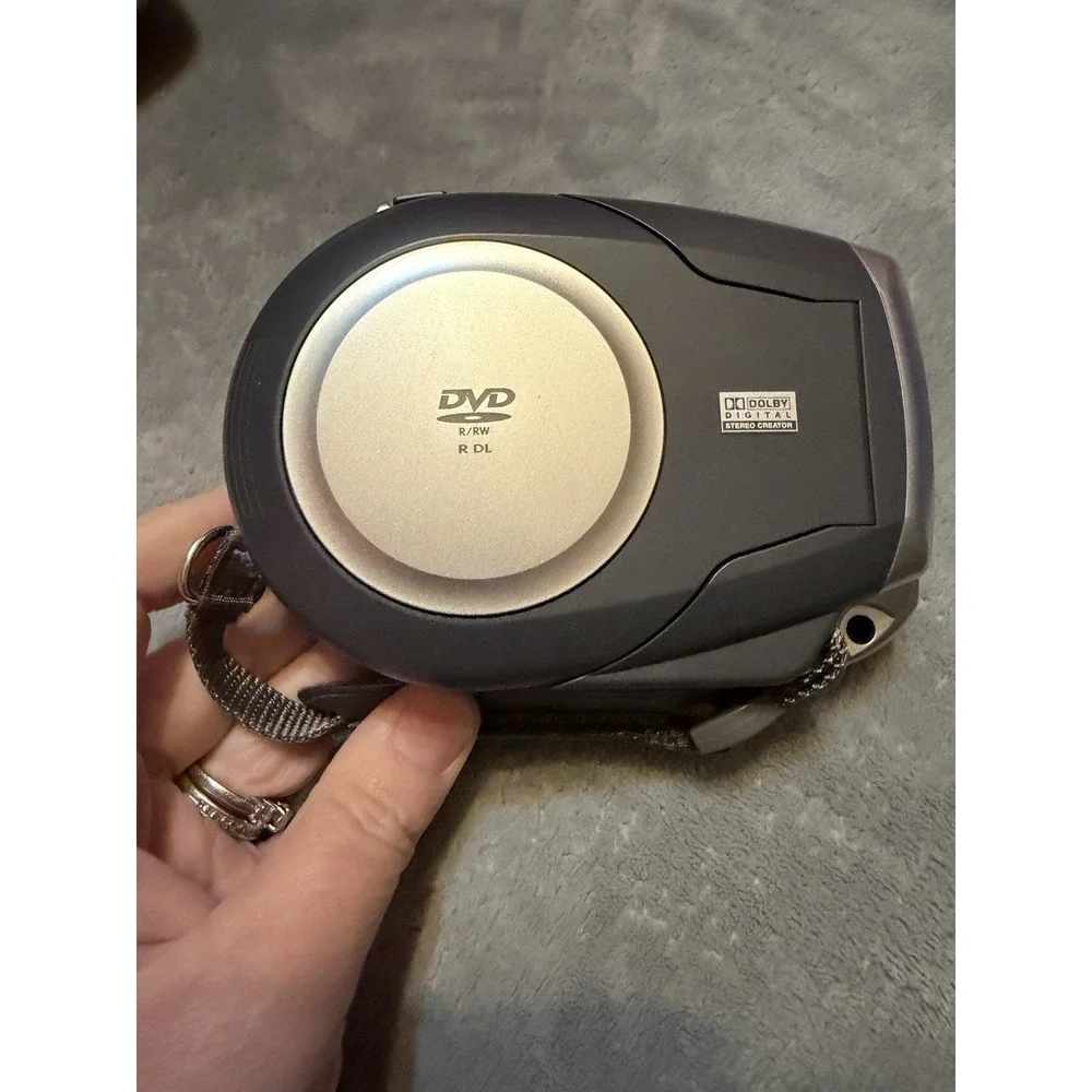 Canon DC210 DVD‎ Video Camcorder 35x Optical Zoom W/ Battery & Charger +Bag